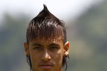 Những kiểu tóc nhuộm hồng, bờm ngựa cực chất của cầu thủ Neymar