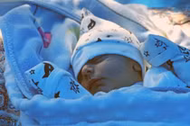 Hai mẹ con được giải cứu một tuần sau trận động đất