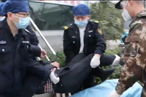 Thất vọng con trai 30 tuổi vẫn ế, ông bố tự tử thương tâm