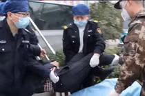 Thất vọng con trai 30 tuổi vẫn ế, ông bố tự tử thương tâm