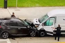 Vừa lái xe vừa “ân ái” với bạn gái, nam tài xế nhận cái kết đắng