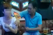 Làm rõ vụ Phó bí thư huyện ủy sờ ngực nữ nhân viên quán karaoke