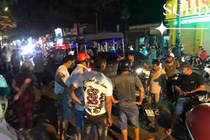 Một người bị đánh bất tỉnh khi chở nhiều xác chó chạy ngang Hóc Môn