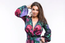 Bí quyết giữ vóc dáng bốc lửa của ái nữ tỷ phú Lamborghini