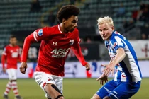 Vì sao Văn Hậu chưa được ra sân ở Heerenveen?