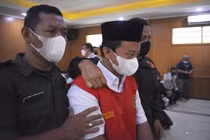 Hiếp dâm 13 nữ sinh, thầy giáo lĩnh án chung thân