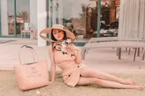 Vợ tỷ phú Minh Nhựa duy trì vóc dáng nóng bỏng để giữ chồng