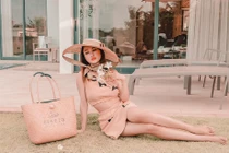 Vợ tỷ phú Minh Nhựa duy trì vóc dáng nóng bỏng để giữ chồng