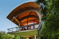 Ngôi nhà lơ lửng giữa rừng cây có view nhìn ra hồ tuyệt đẹp