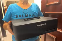 Người giúp việc ăn trộm 200 triệu rồi còn mời chủ nhà đi ăn