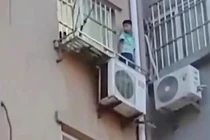Chạy trốn đòn roi của mẹ, cậu bé 6 tuổi nhảy từ tầng 5