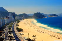 “Mây mưa” giữa bãi biển đông đúc, cặp đôi bị cảnh sát bắt giam