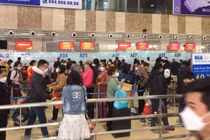 Khách qua Nội Bài tăng đột biến, hàng không gấp rút bay đêm