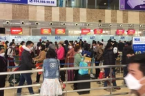 Khách qua Nội Bài tăng đột biến, hàng không gấp rút bay đêm