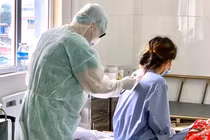 Du học sinh dương tính SARS-CoV-2 từ Hà Nội sang Pháp chưa xác định nguồn lây