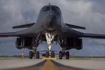 Mỹ đưa máy bay ném bom B-1B Lancer tới gần Trung Quốc