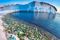 Ấn tượng vẻ đẹp kỳ ảo ở bãi biển thủy tinh của Nga