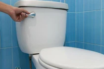 Đậy nắp khi xả bồn cầu giúp tránh lây nhiễm COVID-19