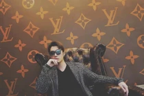 Rich kid trong “Người ấy là ai” ngoài đời ăn mặc sành điệu ra sao?