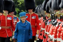 Những bí mật chưa biết về đội cận vệ của Nữ hoàng Anh