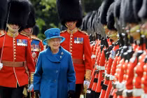 Những bí mật chưa biết về đội cận vệ của Nữ hoàng Anh