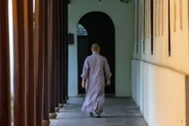 Người phụ nữ xuất gia tu hành chỉ sau 5 ngày kết hôn