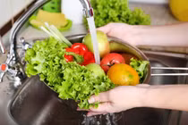 Mẹo vặt “khử” thuốc trừ sâu trong rau củ giúp ngừa ung thư