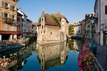 Mê đắm thị trấn cổ lãng mạn nhất nước Pháp