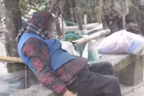 Cụ bà 85 tuổi chết cóng trên ghế đá, nguyên nhân gây phẫn nộ