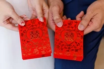 Cô gái hứng chỉ trích vì đòi đồng nghiệp cũ trả tiền mừng cưới