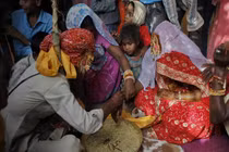 Mua bé gái 12 tuổi làm vợ, cụ ông U80 nhận kết đắng