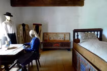 Ngôi làng kỳ lạ nơi người dân không biết đi, chỉ biết bò