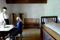 Ngôi làng kỳ lạ nơi người dân không biết đi, chỉ biết bò