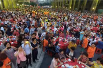 Đám cưới bao trọn khu phố 1.200 bàn tiệc, gần 1 vạn khách 