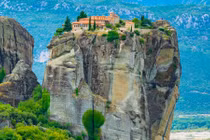 Choáng váng những ngôi đền ở vị trí hiểm hóc nhất thế giới