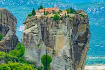 Choáng váng những ngôi đền ở vị trí hiểm hóc nhất thế giới