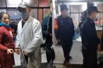 Quán mỳ Trung Quốc bị tẩy chay vì tạt dầu sôi chó hoang