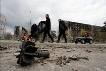 Tên lửa và bom mìn chưa nổ rải rác khắp Ukraine