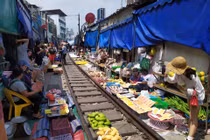 Chợ đường tàu Thái Lan mở cửa lại, dọn hàng 6 lần/ngày