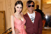 Mỹ nhân lấy chồng tỷ phú xấu nhất Macau ăn mặc sành điệu “phát hờn“