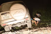 Xác minh thông tin ô tô lao xuống ao vì... biển chỉ dẫn