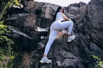 Nữ thần gym Trung Quốc lộ bí kíp sở hữu vòng 1, vòng 3 hơn mét