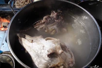 Các món ăn kinh dị từ cừu ở Trung Quốc khiến du khách “khóc thét”