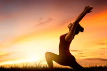 Các động tác yoga chào mặt trời khơi dậy năng lượng tích cực ngày mới 