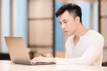 TPHCM: Bắt Jason Nguyễn lừa bán găng tay y tế, chiếm đoạt 57 tỷ đồng