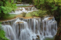 Ngẩn ngơ cảnh sắc huyền ảo của thác nước 7 tầng ở Thái Lan