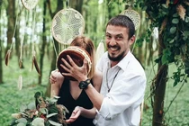 Bị chồng úp bánh vào mặt, vợ đòi ly hôn ngay tại đám cưới