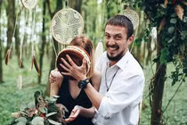 Bị chồng úp bánh vào mặt, vợ đòi ly hôn ngay tại đám cưới