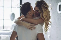 Sốc, trụy tim suýt chết vì... “chuyện ấy“