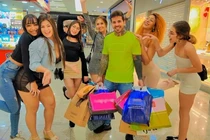 Người đàn ông Brazil hé lộ cách “chiều chuộng” 8 cô vợ trẻ